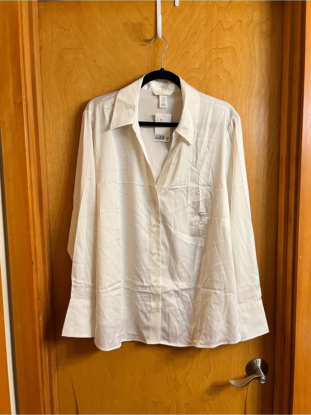 2qty - H&M Women’s Satin Button-Up Shirts in Mustard/Gold, and Cream - Picture 6 of 9